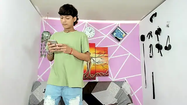 Fresahot2005 online show from 02-03-25, 07:10