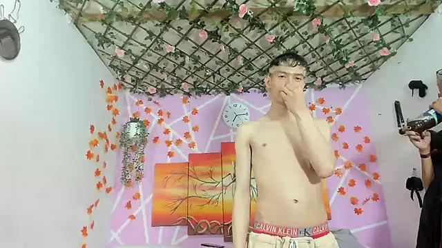 Fresahot2005 online show from 03-10-25, 12:18