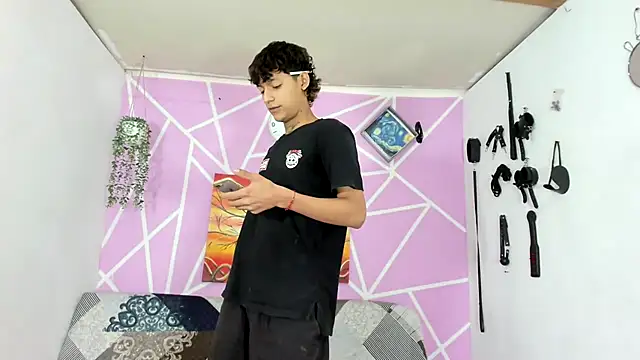 Fresahot2005 online show from 01-30-25, 07:15