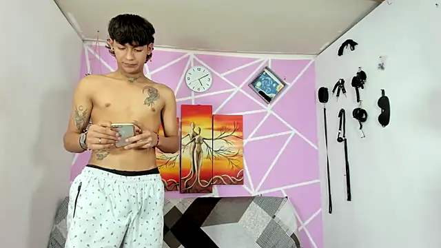 Fresahot2005 online show from 02-04-25, 10:13