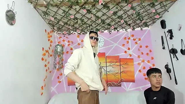 Fresahot2005 online show from 03-13-25, 08:11