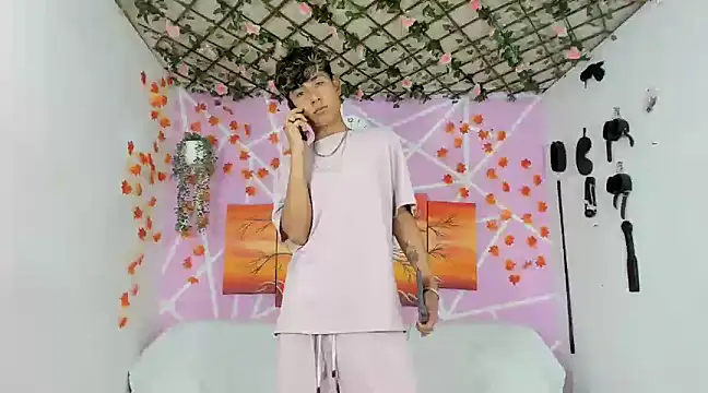 Fresahot2005 online show from 03-09-25, 12:00