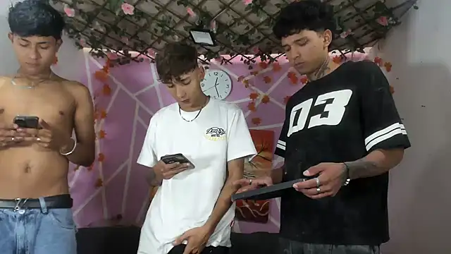 Fresahot2005 online show from 11-03-25, 03:04