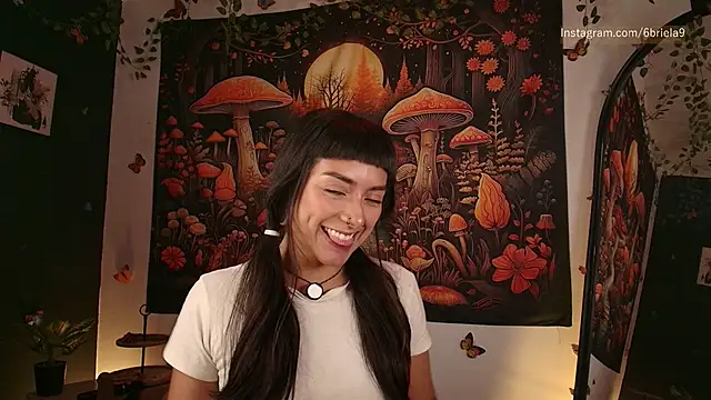 Snapshot of 6Briela9_ chatting on 05-17-26, 04:45 6Briela9 online show from 05-17-26, 04:45