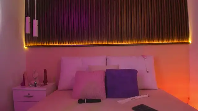 Liz grey  online show from 11-29-25, 04:56