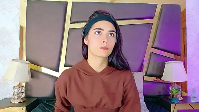 NicoleEsposito online show from 10-02-25, 12:52