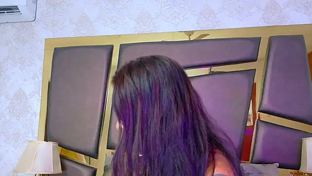 NicoleEsposito online show from 11-25-25, 02:01