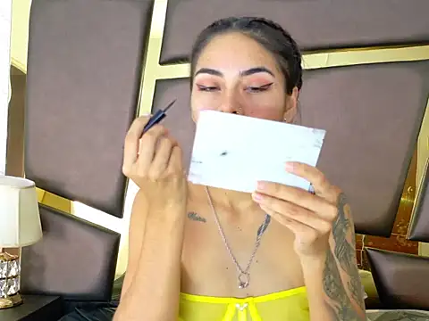 NicoleEsposito online show from 10-17-25, 01:13