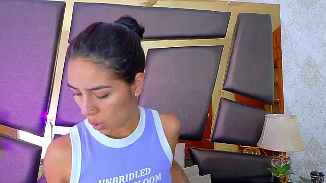 NicoleEsposito online show from 10-09-25, 01:00