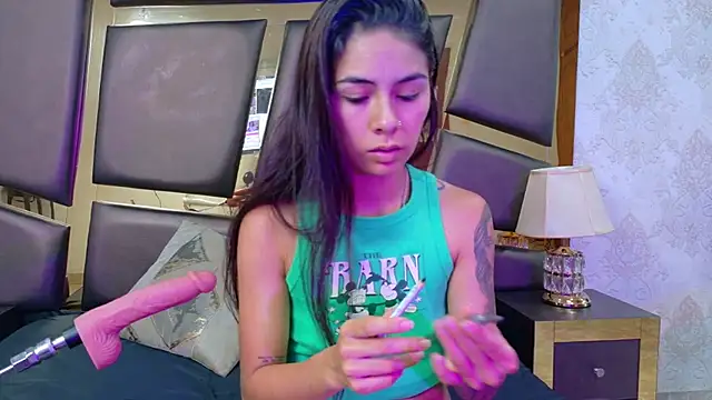 NicoleEsposito online show from 11-20-25, 01:23