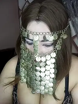 Snapshot of QueenBata chatting on 02-05-25, 09:18 QueenBata online show from 02-05-25, 09:18