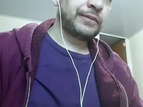Snapshot of camiloking1720 chatting on 02-15-25, 04:25 camiloking1720 online show from 02-15-25, 04:25