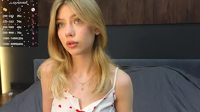 Snapshot of Rainaslater chatting on 02-15-25, 08:34 Rainaslater online show from 02-15-25, 08:34