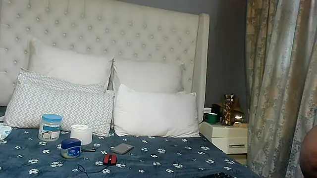 Snapshot of Carocurvy chatting on 07-16-26, 05:37 Carocurvy online show from 07-16-26, 05:37