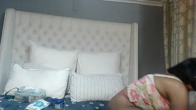 Snapshot of Carocurvy chatting on 07-17-26, 08:28 Carocurvy online show from 07-17-26, 08:28
