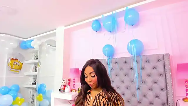 HaileeRoberts online show from 10-05-25, 01:13