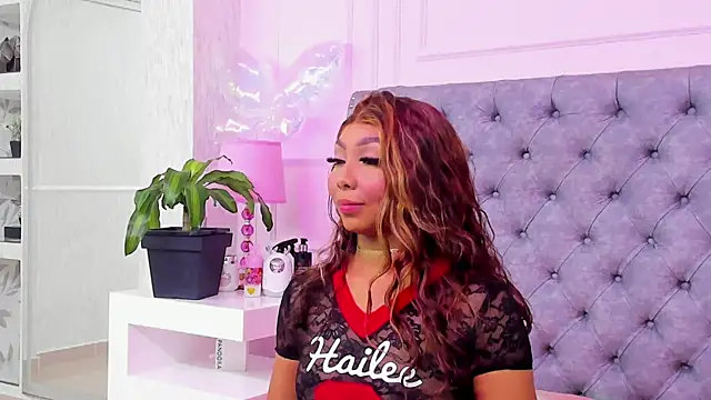 Snapshot of HaileeRoberts chatting on 07-05-26, 01:07 HaileeRoberts online show from 07-05-26, 01:07