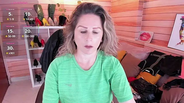 Snapshot of Victoria_collins_1 chatting on 12-19-25, 12:29 Victoria collins 1 online show from 12-19-25, 12:29