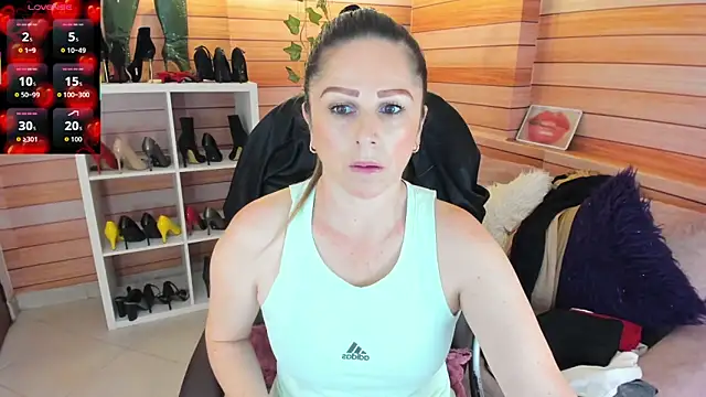 Snapshot of Victoria_collins_1 chatting on 01-08-26, 12:00 Victoria collins 1 online show from 01-08-26, 12:00