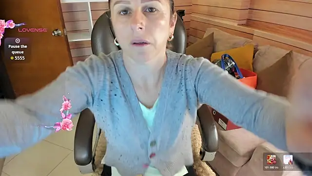 Snapshot of Victoria_collins_1 chatting on 05-06-26, 10:52 Victoria collins 1 online show from 05-06-26, 10:52