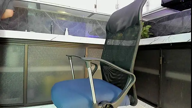 Snapshot of antony_bigdick_ chatting on 11-30-25, 01:23 antony bigdick online show from 11-30-25, 01:23