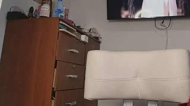 Snapshot of Maylin_2024 chatting on 10-14-25, 07:25 Maylin 2024 online show from 10-14-25, 07:25