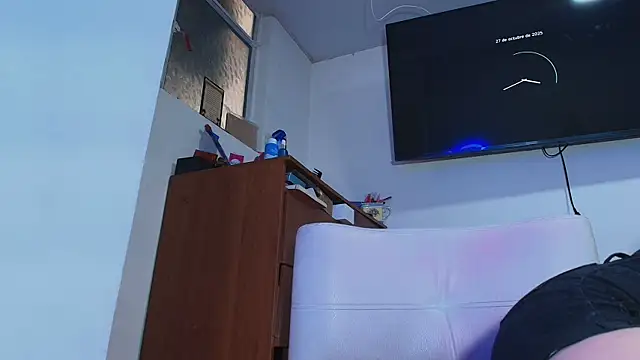 Snapshot of Maylin_2024 chatting on 10-27-25, 08:43 Maylin 2024 online show from 10-27-25, 08:43