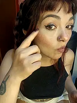 Snapshot of Winona-miu chatting on 12-21-25, 07:15 Winona-miu online show from 12-21-25, 07:15