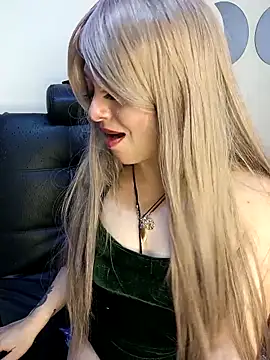 Snapshot of Winona-miu chatting on 11-26-25, 09:26 Winona-miu online show from 11-26-25, 09:26