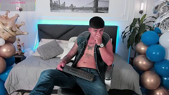 Cristopher strong online show from 05-20-26, 12:46
