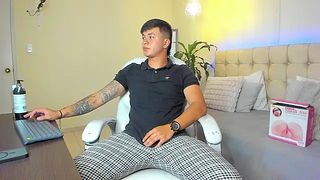 Cristopher strong online show from 02-16-25, 02:42