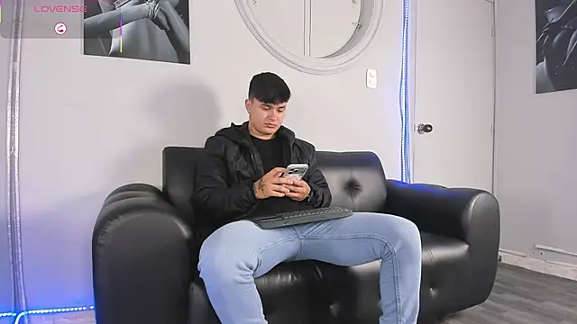 Cristopher strong online show from 02-04-26, 12:11