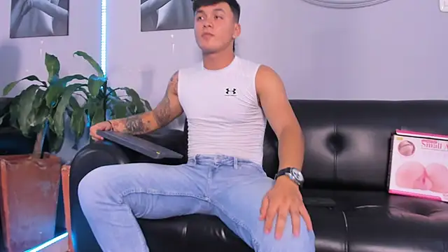 Cristopher strong online show from 02-27-25, 04:32