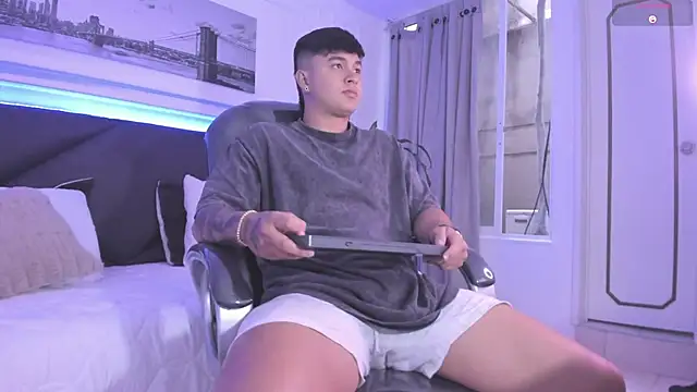 Cristopher strong online show from 12-20-25, 03:04