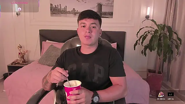 Cristopher strong online show from 05-06-26, 11:58