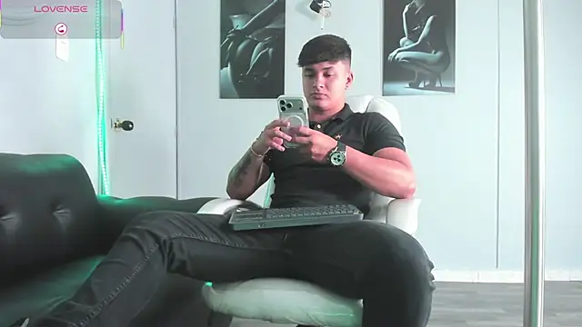 Cristopher strong online show from 01-17-26, 01:47