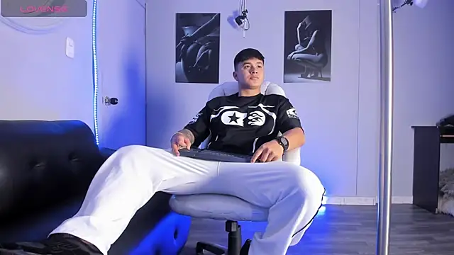 Cristopher strong online show from 02-25-26, 01:55