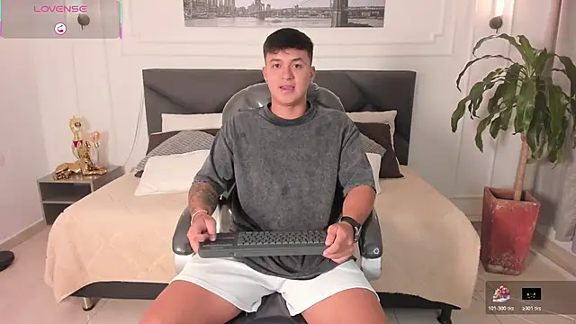 Cristopher strong online show from 05-17-26, 01:44