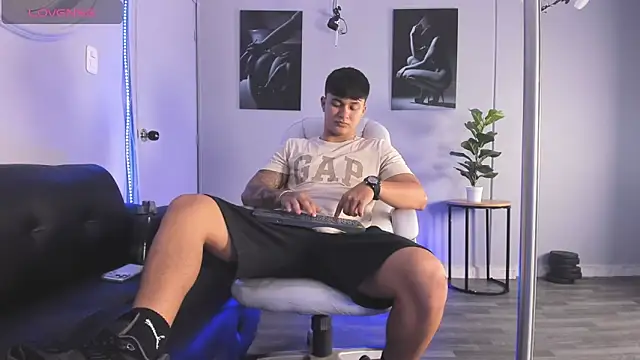 Cristopher strong online show from 03-03-26, 01:40