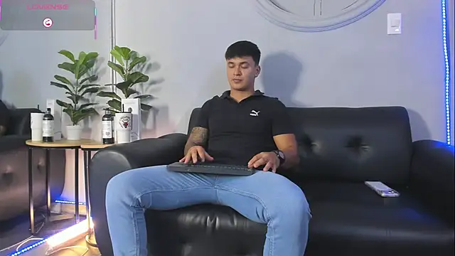 Cristopher strong online show from 06-02-26, 01:33