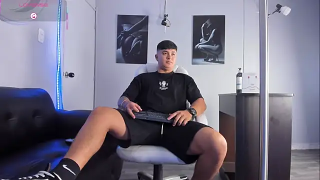 Cristopher strong online show from 02-18-26, 01:29