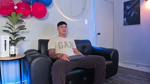 Cristopher strong online show from 06-10-26, 12:17
