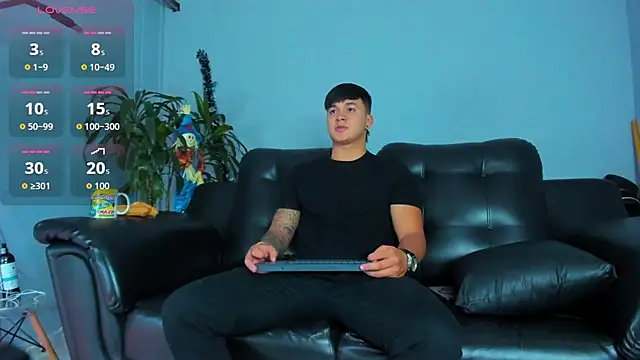 Cristopher strong online show from 10-26-25, 11:21