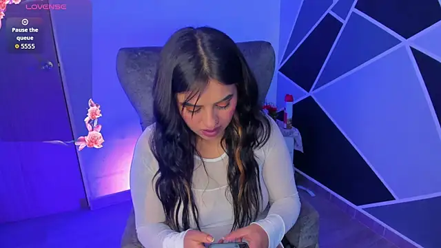 Snapshot of alyssa_magiic chatting on 02-17-26, 07:44 alyssa magiic online show from 02-17-26, 07:44