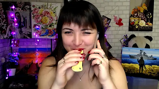 Darina M  online show from 12-05-25, 08:24