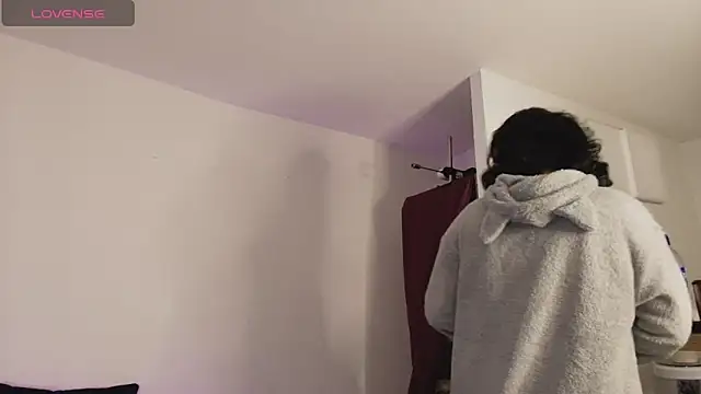 Elliee  online show from 11-04-25, 12:20