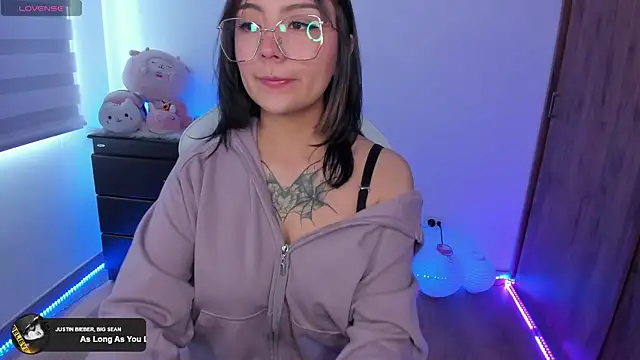 Snapshot of Hannya_moon chatting on 10-15-25, 04:48 Hannya moon online show from 10-15-25, 04:48