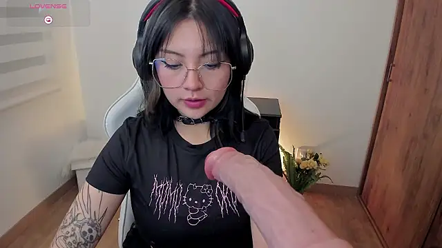 Snapshot of Hannya_moon chatting on 02-04-26, 05:41 Hannya moon online show from 02-04-26, 05:41