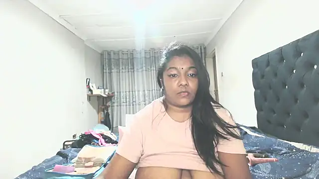 Snapshot of Indianmayaxoxo chatting on 06-08-26, 04:40 Indianmayaxoxo online show from 06-08-26, 04:40