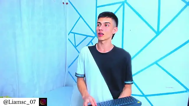 liam scott77 online show from 12-20-25, 11:29